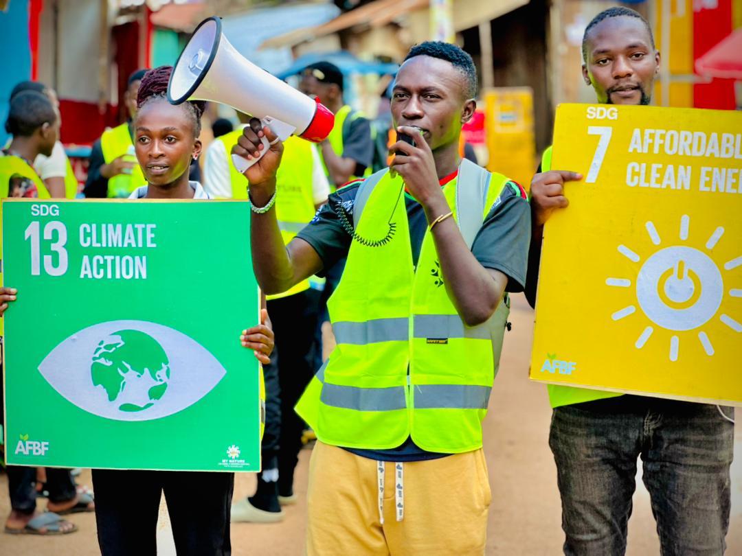 Volunteers with SDG 13 and SDG 7 signs