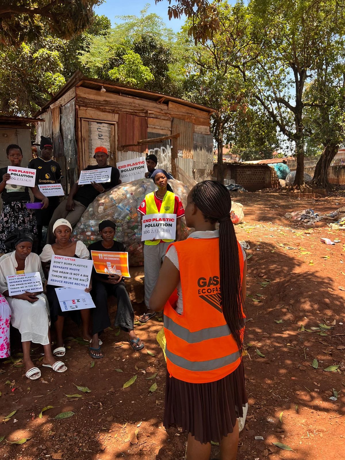 Teaching a community group about plastics